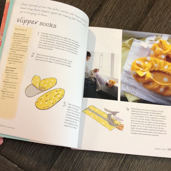 Fleece Fantastic: 35 Cute, Cozy, and Quick Projects to Make and Give Book - Picture 10 of 16